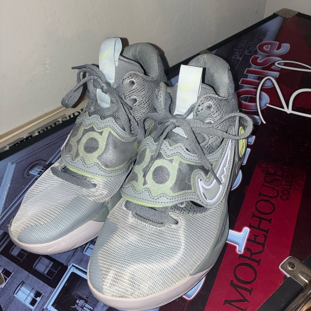 Nike KD Tre5 Gray and White Sneakers size 10